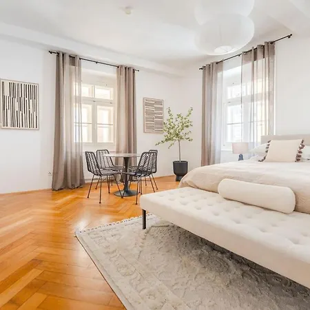 Hakuna - Penthouse Franziskanerplatz - Rooftop Apartamento Graz